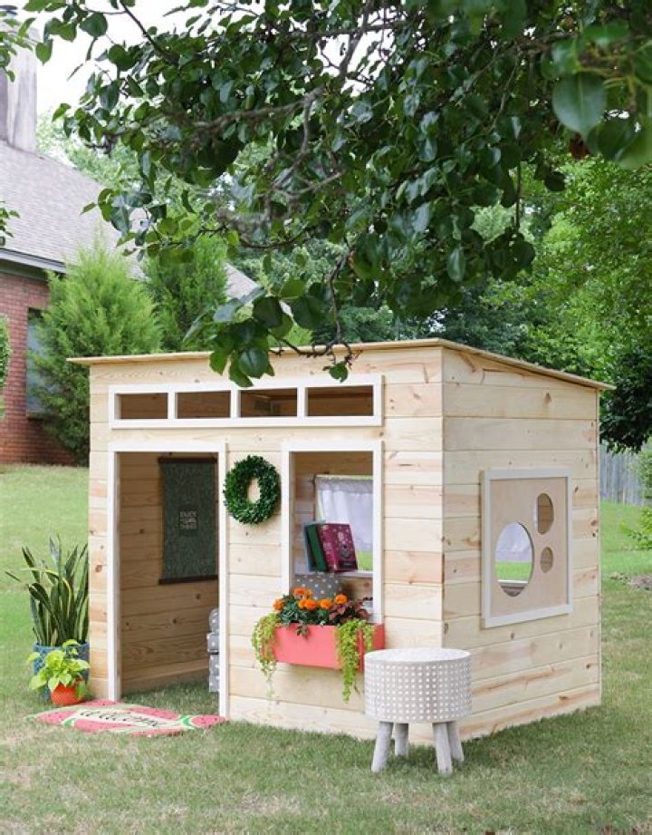 How to build a playhouse